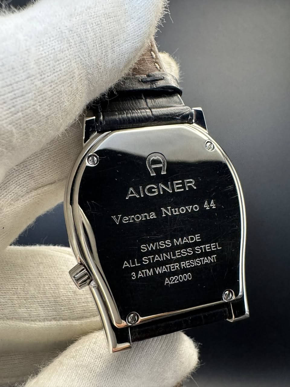 Aigner Verona Nuovo A22000
لعشاق النوادر (أكنر) سويسري أصلي مستخدم بدون علبة ساعة فقط 
- القطر 40mm الحجم الكبير
- نافذة لعرض التاريخ
- مينا مميزة بنقش أكنر مع طوق مطرز بحروف محفورة
- ماكنة تعمل بنظام البطارية
- سير جلد بلادي مع البوكل الأصلي
نظافة الساعة ممتازة كالجديد
للإستفسار مراسلة الصفحة ، يوجد توصيل الى جميع محافظات العراق
(نتعامل بالساعات الأصلية فقط)


**إذا كنت صاحب هذا الإعلان وتريد حذفه لأي سبب، رجاءا أرسل رسالة إلى الدعم الفني**
