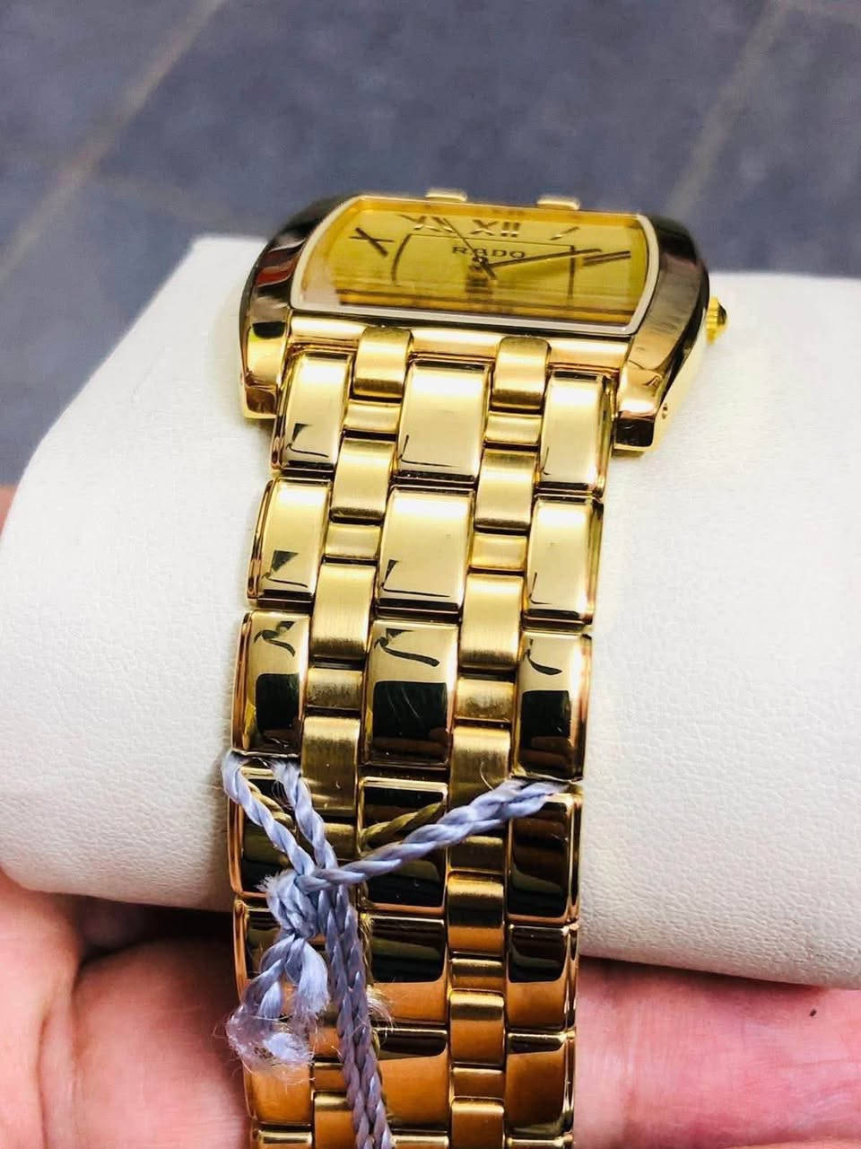 ساعة رادو  ( RADO) فلورنس      
سويسري اصلي سلم   
تغليف ذهب الحجم XL       
لوك غير مستعملة 
مع العلبة الأصلية والكرنتي  
للاتصال ***********
