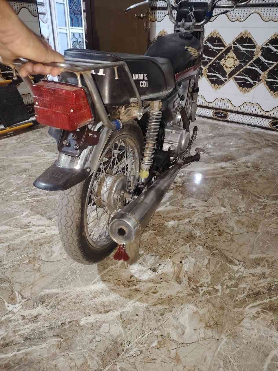 سلام عليكم دراجه للبيع بدون اوراق السعر 350 وبيها مجال حق الجي  عنوان سيد جميل شارع 20  رقم ***********
