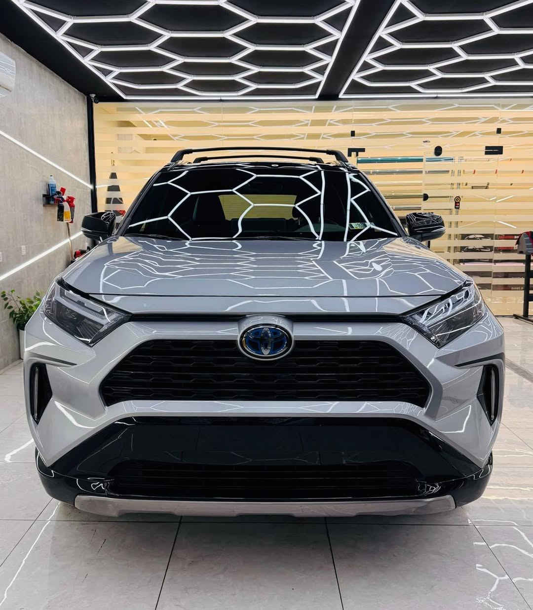 راف فور
موديل 24 
xse
فول مواصفات 
مواصفاته معروفه 
توكلر 
ماشيه 9 الالف  
حادثه موضح شويه صبغ بالجنطه فقط 
دواخل ايرباكات سليمه 
واي استفسار 
اتصل واني حاضر 
الاتصال 
***********
مكاني بغداد المنصور  
السعر  278 ورقه 
جاهز ويه الرقم
