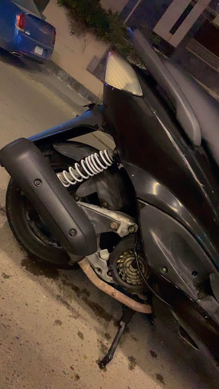 السلام عليكم :

سكنس سرعة 140 ياماها
دراجة وكالة برغي مامفتوح منها
بشهر السادس نزلت رمبة اوراق
كاملة اصولية شرط تجيب وياك 
فيتر وتجي تفحص كفالة عامة كشر ومكينة

السعر 550 الف
مكاني شارع فلسطين
هذا رقمي *********** بغداد, العراق
