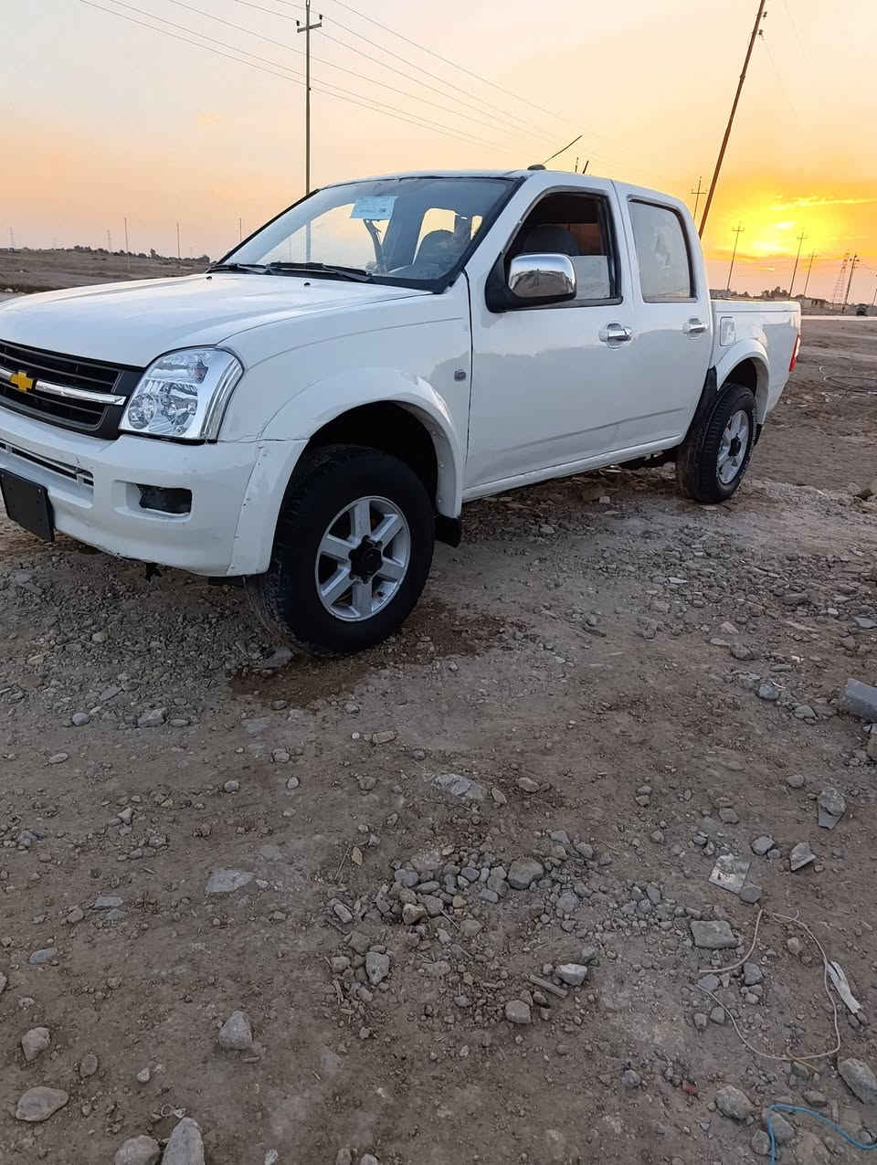 الوف موديل 2005  مزاد دخليه      شاصي مكفول مكينه وكير مال بطه  حدادي جديد  تخم تايرات كهربائيّ شغال دوشمه جديد  سياره كلش مكفول  سعر38 وبيه مجال  مكان ناصريه قضاء الرفاعي رقم الهاتف ***********رقم***********رقم***********
