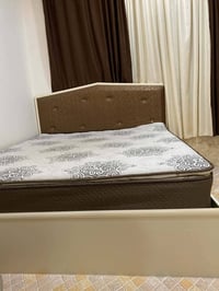 رانيية • سرير • غرفة نوم