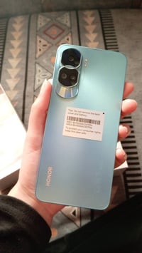 جهاز Honor 90lite مستعمل فقط سبوعين  للبيع جميع ملحقاته وياه البطاريه ...