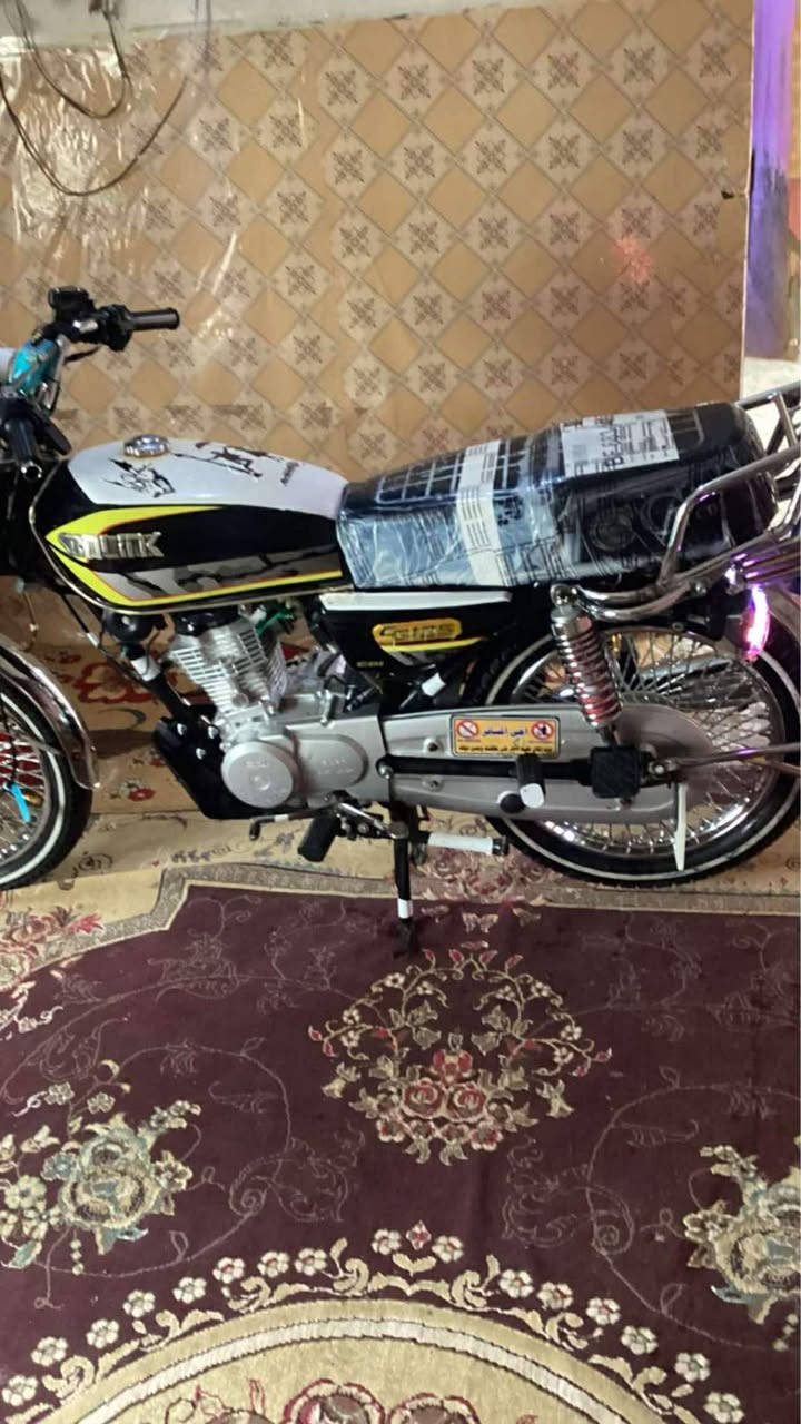 دراجه للبيع موديل  2024 مكفوله اوراق أصولي أصولي ماشيه مجنبزه فول الون اسود السعر ٧٠٠ لل الاتصال ***********
