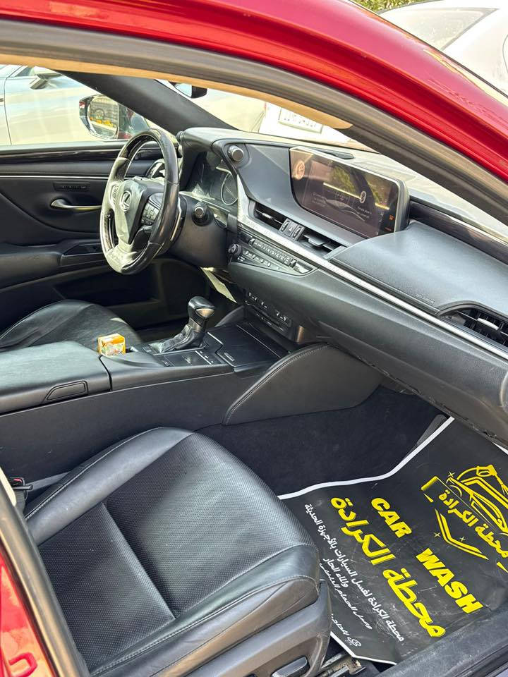 السلام عليكم لكزز se350 موديل 2019 وارد أمريكي سياره قطعتين ماشيه 75 الف سياره جاهزه من كلشي رقم بغداد باسمي والسعر 195 وبيه مجال بسيط للاستفسار ***********
