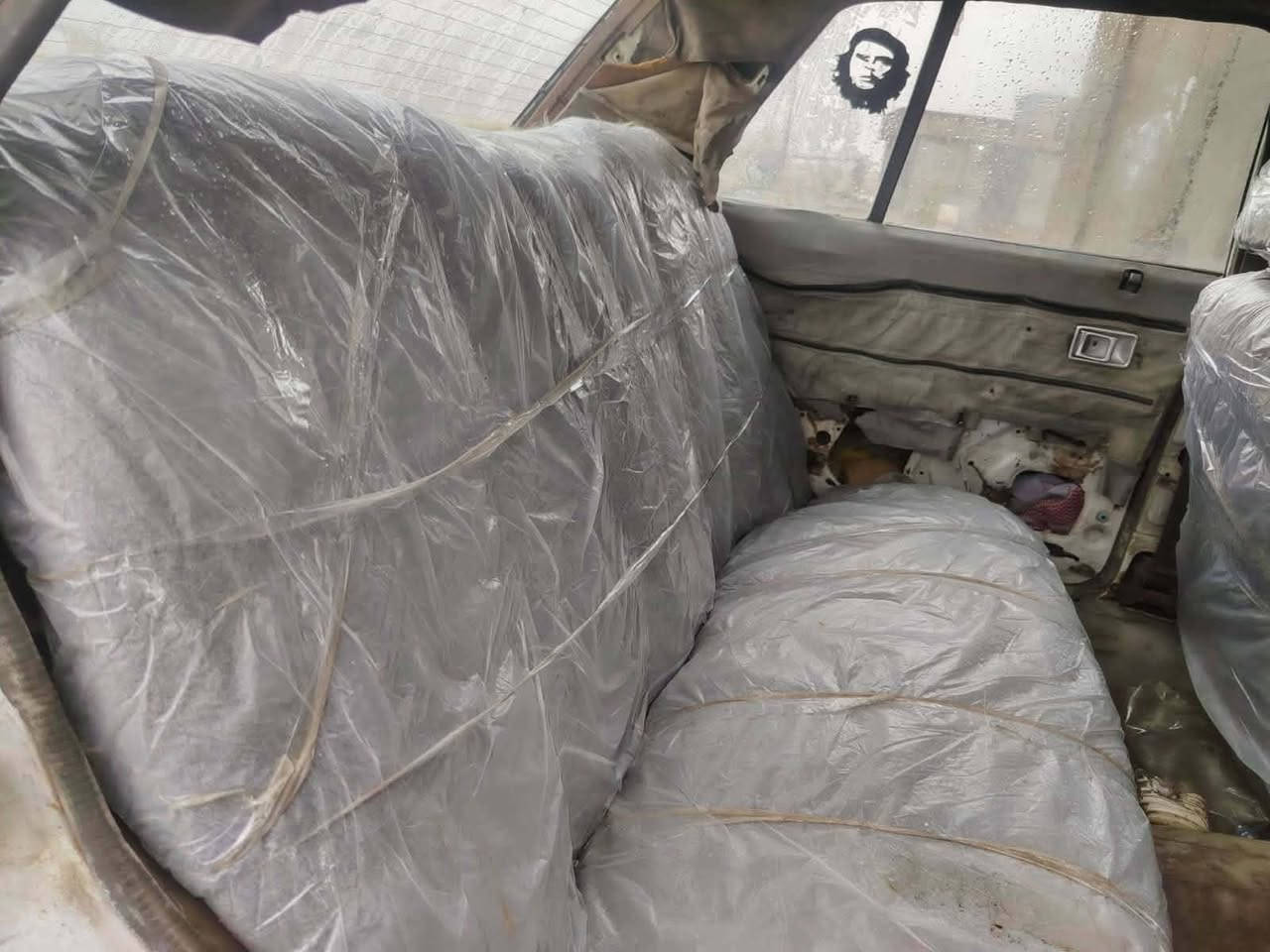 السلام عليكم ورحمة الله وبركاته. كراون موديل81 محرك بطه گير عادي گير ومحرك بشرط صدر وره وجادم نص عمر تواير نص عمر سياره خير من الله. السعر 13وبيه مجال ***********
