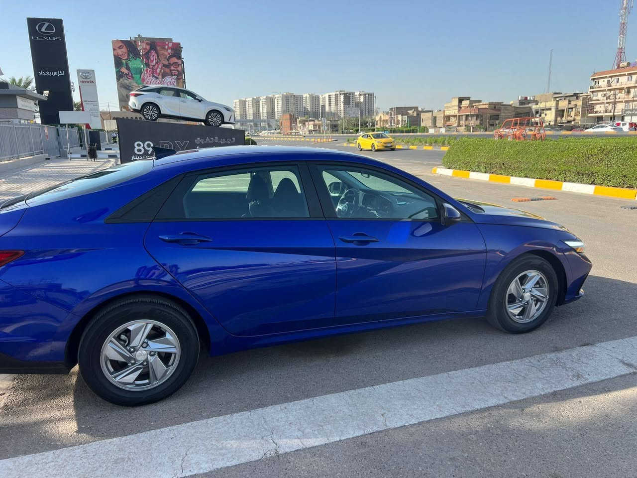 للبيع هونداي النترا موديل 24
2024 Hyundai Elantra SE

محرك 2000 دوش/ رقم بغداد باسمي السياره وأرد أمريكي بيها اصبع بارد بالبنيد فقط بدون ايرباك عداد المسافة ٢٧ الف ع وضع الشركه اي قطعه ما مفتوحه مكفوله السعر ١٦٢$ ورقة وبية مجال. بسيط موقع السيارة  بغداد حي الاعلام الاتصال او واتس اب *********** 

شاشة معلومات وترفيه: شاشة تعمل باللمس لوحة العدادات ديجيتال 

تدعم أنظمة Apple CarPlay و Android Auto في جميع الفئات.

ميزات السلامة والأمان:

نظام مراقبة ضغط الإطارات.

نظام التحكم الإلكتروني في الثبات.

نظام التحكم في الجر.

نظام مراقبة النقطة العمياء.

نظام التحذير ٣ انظمه قياده مانع انزلاق
