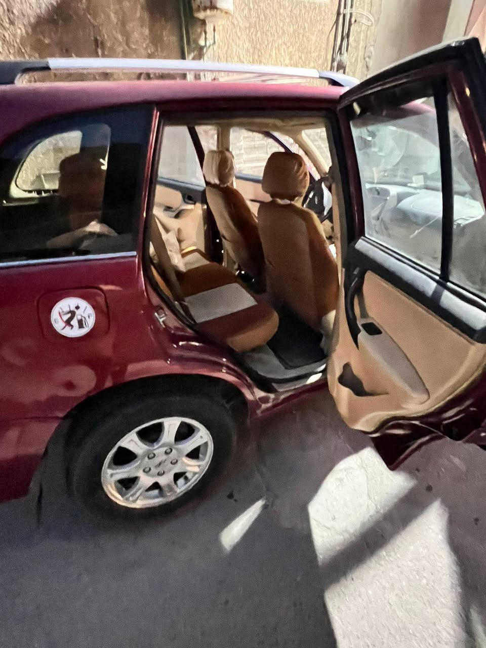 تيكو للبيع موديل 2013 كير كهربائي السيارة نضيفة جدآ وجاهزة من كلشي هزة جديدة رقم نكليزي باسمي رقمهة 
العنوان بغداد مدينة الصدر الاورفلي *********** 
السعر 65
