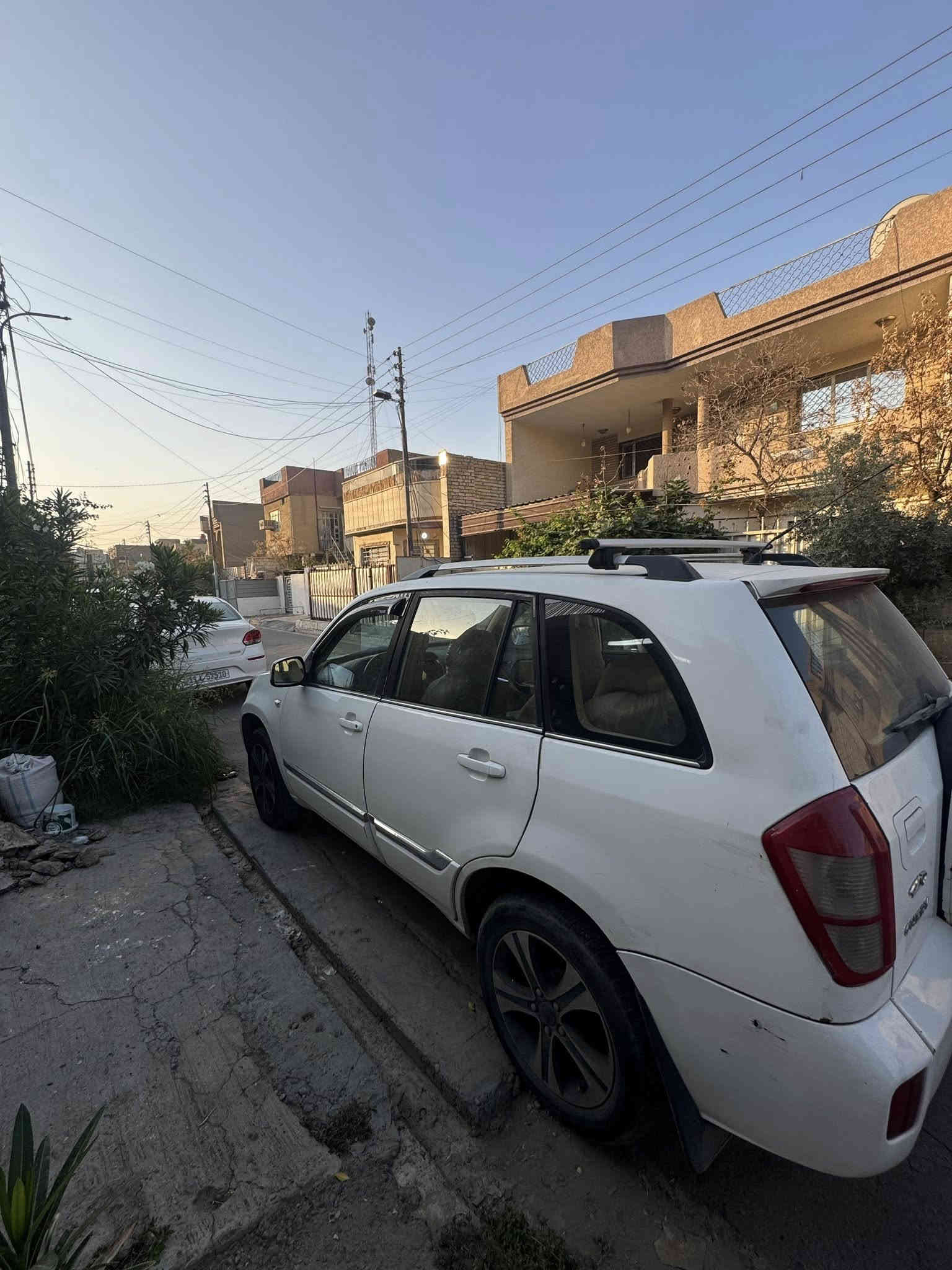 السلام عليكم 
تيكو 2013 بسعر مناسب ماشيه 70  الف  
رقم بغداد سنويه 2028 ،مكينة 1800 كير كهربائي مكفولات ، اكو طخه بسيطه بلدعاميه رايح بس اللون مالتها  واكو طخه بلباب الايمن الوره مبينات بلصور ، السياره خير من الله كشرها نظيف ،سنتر لوك شغال ،شاشه اندرويد ، فتحة ، تبريد ثلج ،تدفئه مقاعد شغال السياره ما بيها نقوصات بس ملاحظات اي استفسار مراسله الخاص او اتصال على الرقم ***********
العنوان بغداد حي الجهاد 
السعر 60 وبيها مجال بسيط
