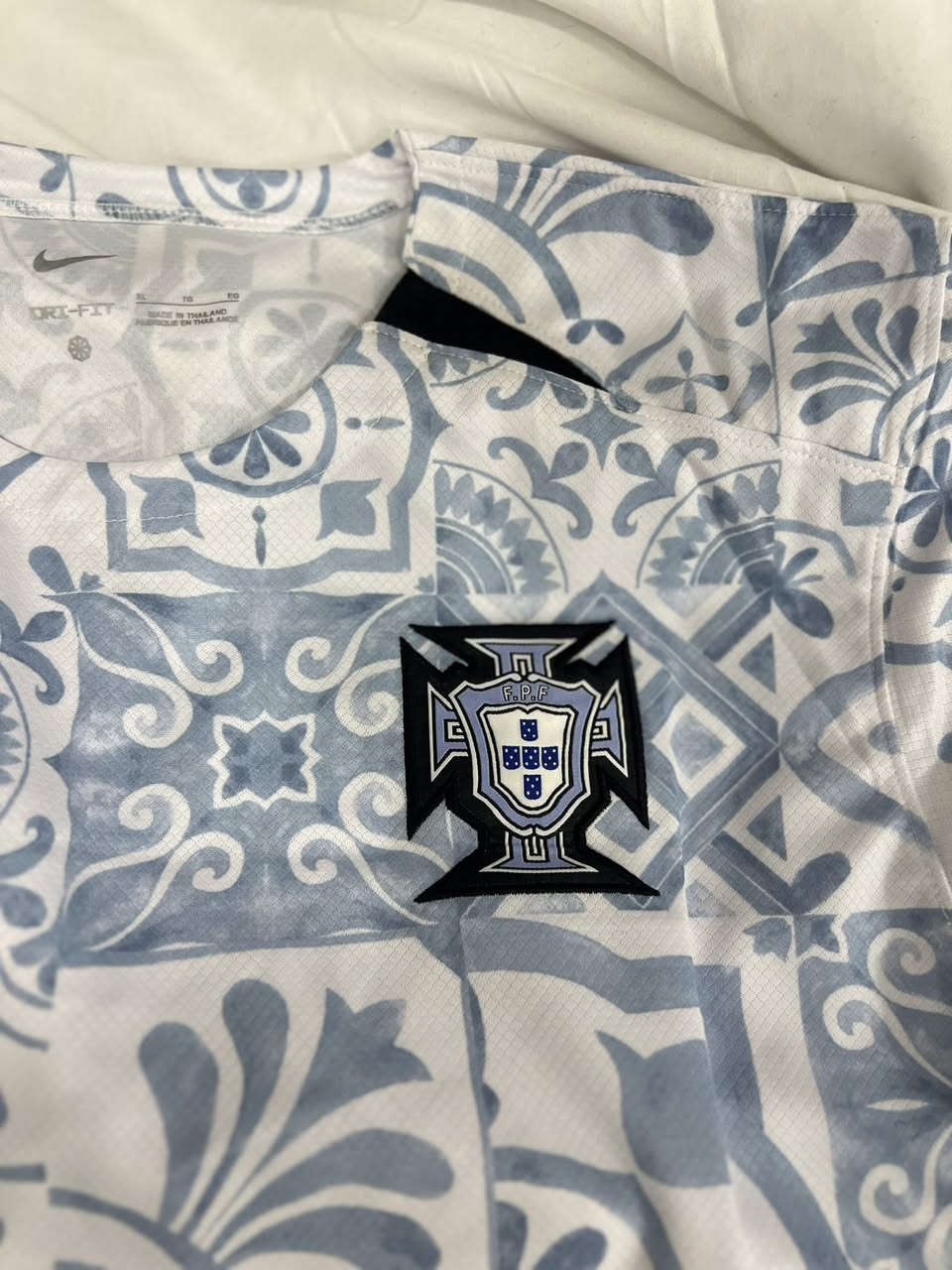 اذا مو اندر  قطعة  من نايكي نعزل قطعة نادرة جدا تعاون نايكي مع لويس فيتون لمنتخب البرتغال قياس xl  كوالتي رووعة تاخذها مو تلبسها تحطها بالمعرض وتباوعلها 🤣


**إذا كنت صاحب هذا الإعلان وتريد حذفه لأي سبب، رجاءا أرسل رسالة إلى الدعم الفني**