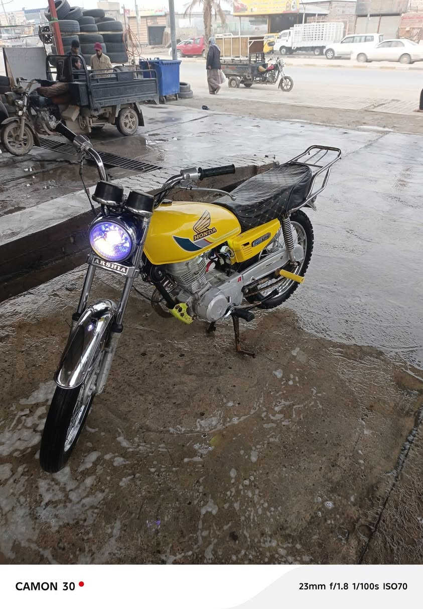 سلام عليكم دراجه اربعه كيراورق سكنر للبيع سر ٤٠٠ وبيه مجال  لشراري مكاني كوفه واهذه رقم‏‪***********‬‏
