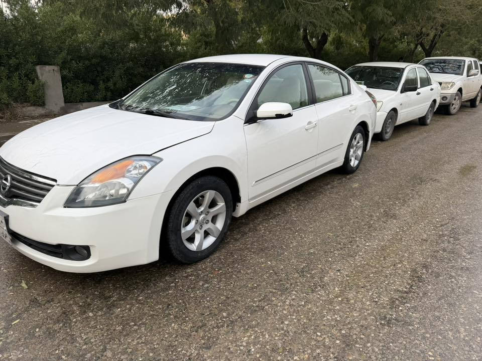 ئالتيما موديل 2008خلجي فول فوله به س سلايت نيه كيرو مه كينه به شه رت به س بونيدي بوياخه سي به له و بجوك سونه رم داناوه نرخي 94مه جال كه لار ***********
