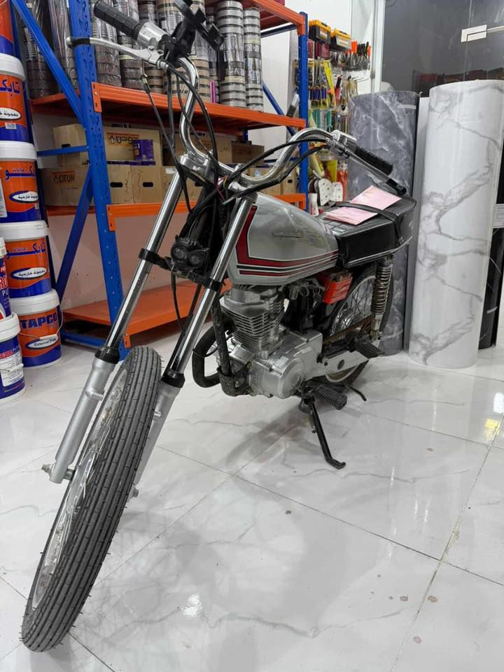 السلام عليكم دراجه نوع نامه للبيع الدراجه اوراق بأسمي مكينه جديده ما مفتوحه ابد دراجه جديده مو مال تعليك وهاي سوالف سعر الدراجه 800 ألف وبيها مجال حق الجيه  مكان الدراجه البصره التنومه ئي استفسار اتصل على الرقم ***********
