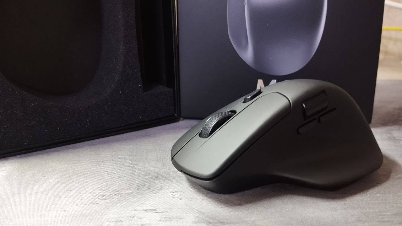 Keychron m6
هالماوس جوكر هو للشغل وهو للالعاب 
من حيث الشغل 
فبيه انفنت سكرول ويل 
وبيه سكرول ويل جانبي للتحكم بالتايم لاين 
ويدعم ربط 3 اجهزة بنفس الوكت
وشكله ergonomic 
كلش مريح للايد 
ومن حيث الالعاب
 فيجي بسنسر 
Pixart 3395
26،000 dpi 
وبيه دنگل حتى تقربه من الماوس ويقل التاخير
ووزنه 78 غرام 
يعني حرفيا سحگ mx master 3


**إذا كنت صاحب هذا الإعلان وتريد حذفه لأي سبب، رجاءا أرسل رسالة إلى الدعم الفني**