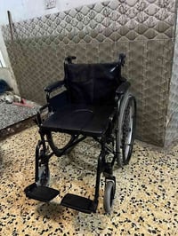 كرسي دفع • حجم كبير • اسود