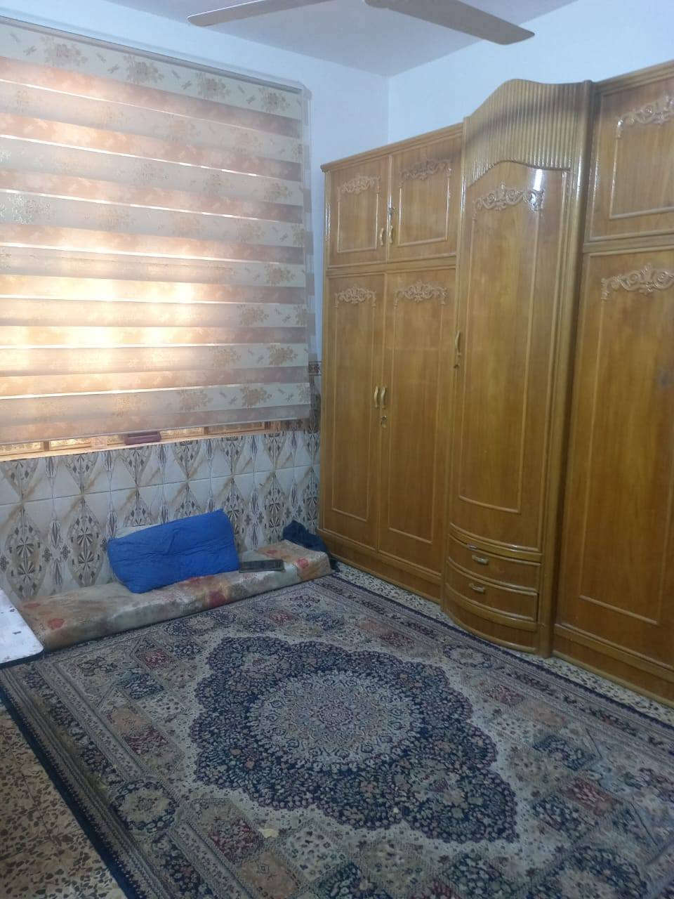 يعلن مكتب كرار اليساري عن وجود بيت للبيع مساحه ١٠٠متر في ناحيه الحر حي سومر (البستنه) مقابل شركة اليساري الواقع حال ١٣٠متر السعر ٨٠ مليون قابل للتفاوض للإستفسار على الهاتف *********** علما ان الفرع ٨ أمتار والبيت بناء حديث
