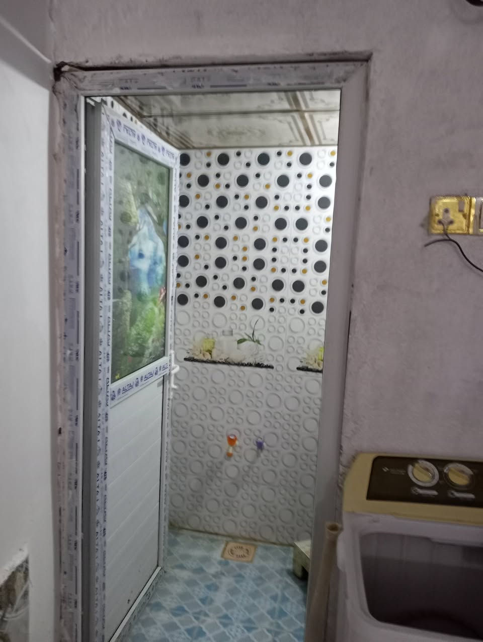 بالله بيت زراعي ناحية ازديناويه قريب مدرسة صفي الدين اللي قرب مكتب الغاز غرفتي نوم وصاله ومطبخ كبير وحمام داخلي و خارجي البناء ابلوك شمال نقص بيتونه ودرج المساحه 170م معه وصل بلديه معه وجودجميع الخدمات الرقم***********غيرموجدعلاالنت رجاءبس الشراب يتصل
