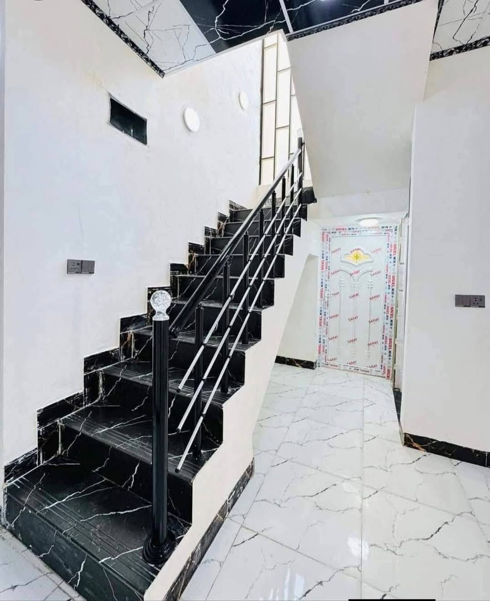 دار 🏤 للبيع في الملايين الثانيه
120متر واجهه 6 بناء فول اساس بادلو واصل بلديه نظام تكتات كاميرات مراقبه طابقين 
3قرف نوم استقبال هوال صحيات مطبخ خدمات كامله ماء كهرباء تبليط 🛣️ 
سند 25 حق تصرف استفسار مراجعه مكتب انوار الموصل للعقار مقابيل الكمارك أو اتصال على ارقام التاليه ***********-***********
       ***********-***********
