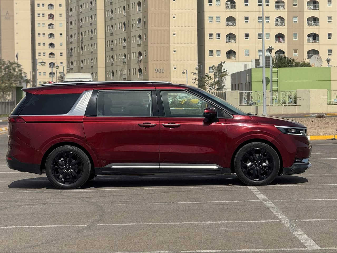 كيا كرنفال SX-Prestige موديل 2024
فول مواصفات – وارد أمريكي

📍 رقم بغداد
📍 الموقع: بغداد – الكرادة شارع 42

🔹 المواصفات:
• محرك V6 سعة 3.5 لتر
• قير أوتوماتيك 8 سرعات
• نظام الدفع الأمامي FWD
• شاشة كبيرة + Apple CarPlay / Android Auto
• كاميرات 360°
• حساسات أمامية وخلفية (سونار)
• رادار + مانع اصطدام
• مثبت سرعة ذكي
• فتحة سقف بانوراما
• بابين جانبيين كهرباء
• باب خلفي كهرباء
• تبريد وتسخين للمقاعد
• مقاعد جلد فخمة
• 3 صفوف مقاعد (7 ركاب)
• شاحن لاسلكي
• تشغيل بصمة
• إضاءة LED كاملة

🔹 المسافة المقطوعة: 1989 ميل فقط

🔹 الضرر:
جاملغ + بنيد وجاملغ خلفي
مصلحات والسيارة بيها بارد وشخوط + السونار موجود 

💰 السعر: 23,900 دولار
بي مجال بسيط للجادين

📞 للاستفسار:
خاص أو واتساب
*********** بغداد, العراق
