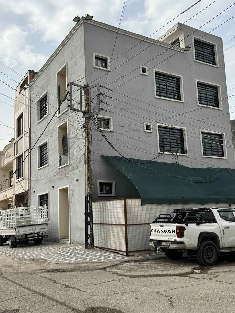 موجوده بنايه ركن طابو ملك صرف  مساحه 84 واقع حال100 ركن وارد 2100 منطقه البنوك سعر 550 
***********
