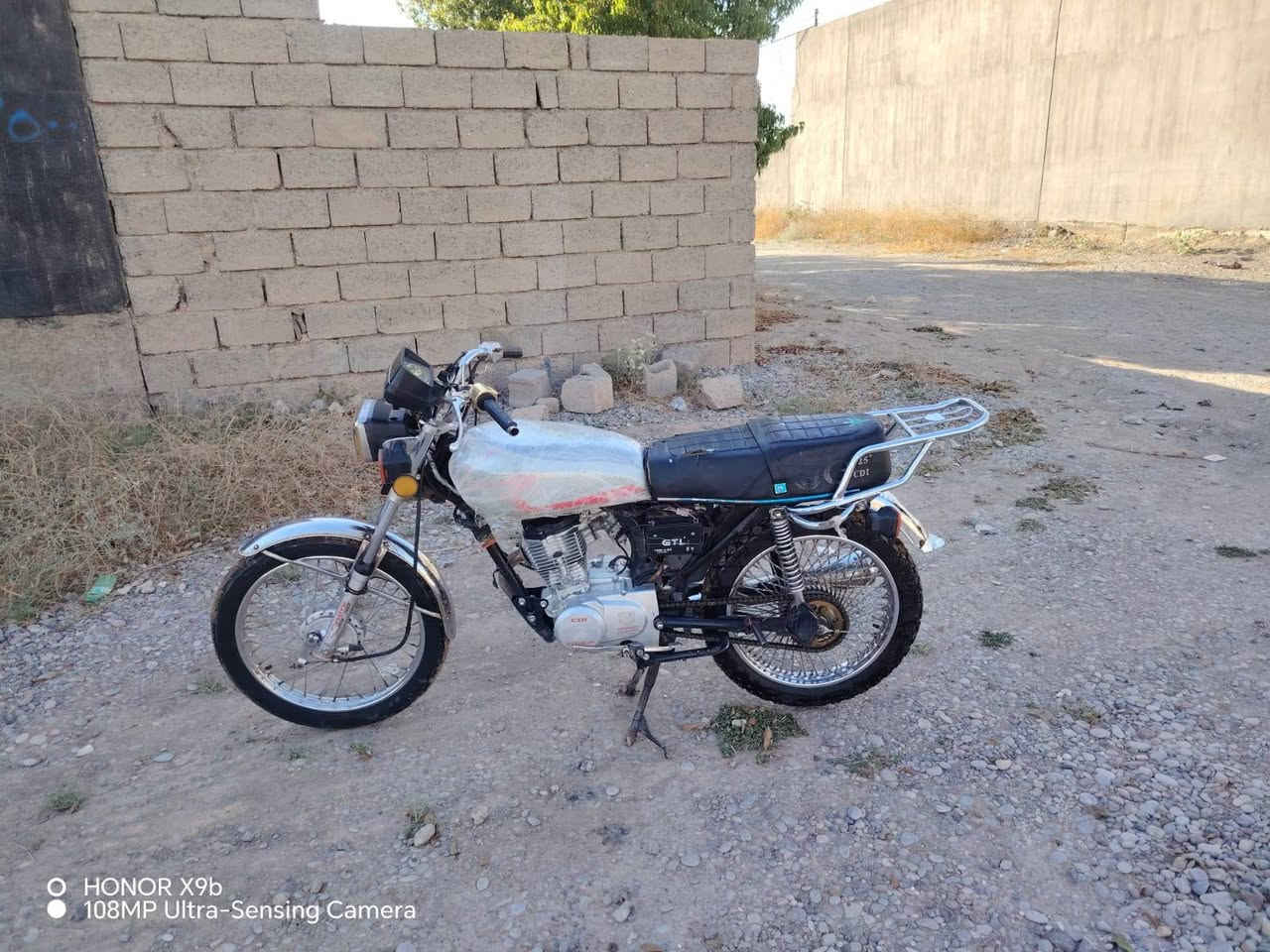 دراجه للبيع 20 20 دراجه نظيفه ما بيها لعب السعر 280 وبيها مجال حق الجيه هذا رقمي ***********
