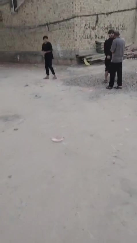 السلام عليكم 
بيت للبيع ١٠٠ متر سند ٢٥ بستنه شارع الحر فرع ابو الدهن يبعد عن الشارع العام  ٧٥ متر البيت يعتبر  قطعة بس البيت  ينسكن بيه خدمات كامله  ماء كهرباء مجاري شارع ٨ متر اقرار من المالك مباشر سعر البيت ٤٥ مليون   رقم الهاتف ***********
