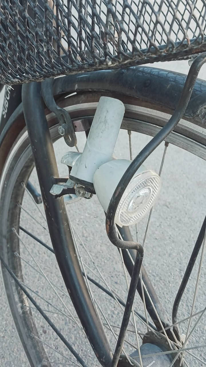 السلام عليكم
بايسكل بناتي حجم 28

 

المواصفات:

تايرات جديدة 

لايت أمامي شحن سريع 

كلج تبديل نمر 

مكينة خلفيه (عقرب- تحتوي 5 نمر)

مواصفات عاليه

هيكل البايسكل بجودة عالية

كشن(سرج) نوعية جيده

الويل المنيوم 

والباقي ما يحتاج شرح لأن بعده جديد

( سعر البايسكل 130 وبي مجال)

مكاني بغداد حي الجهاد 

***********
