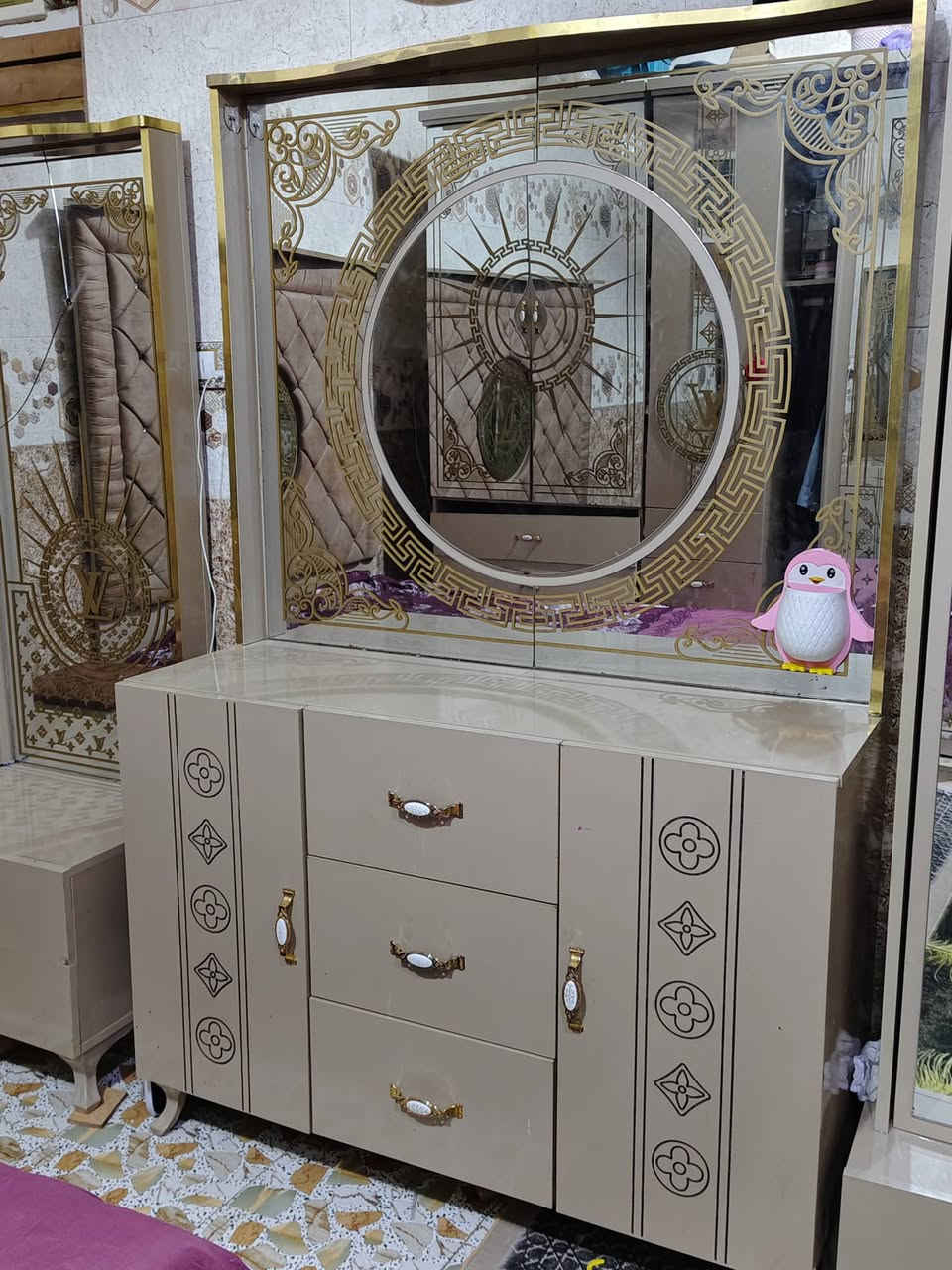 السلام عليكم غرفة للبيع خشب تركي 9 قطع بسعر 850 الف مكاني كربلاء الاطارات
***********
***********
