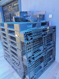 السلام عاليكم ١٨ سكيبه عندي بلاستك   قيم وآخذهم   بغداد السيديه   ٠٧٧٣...