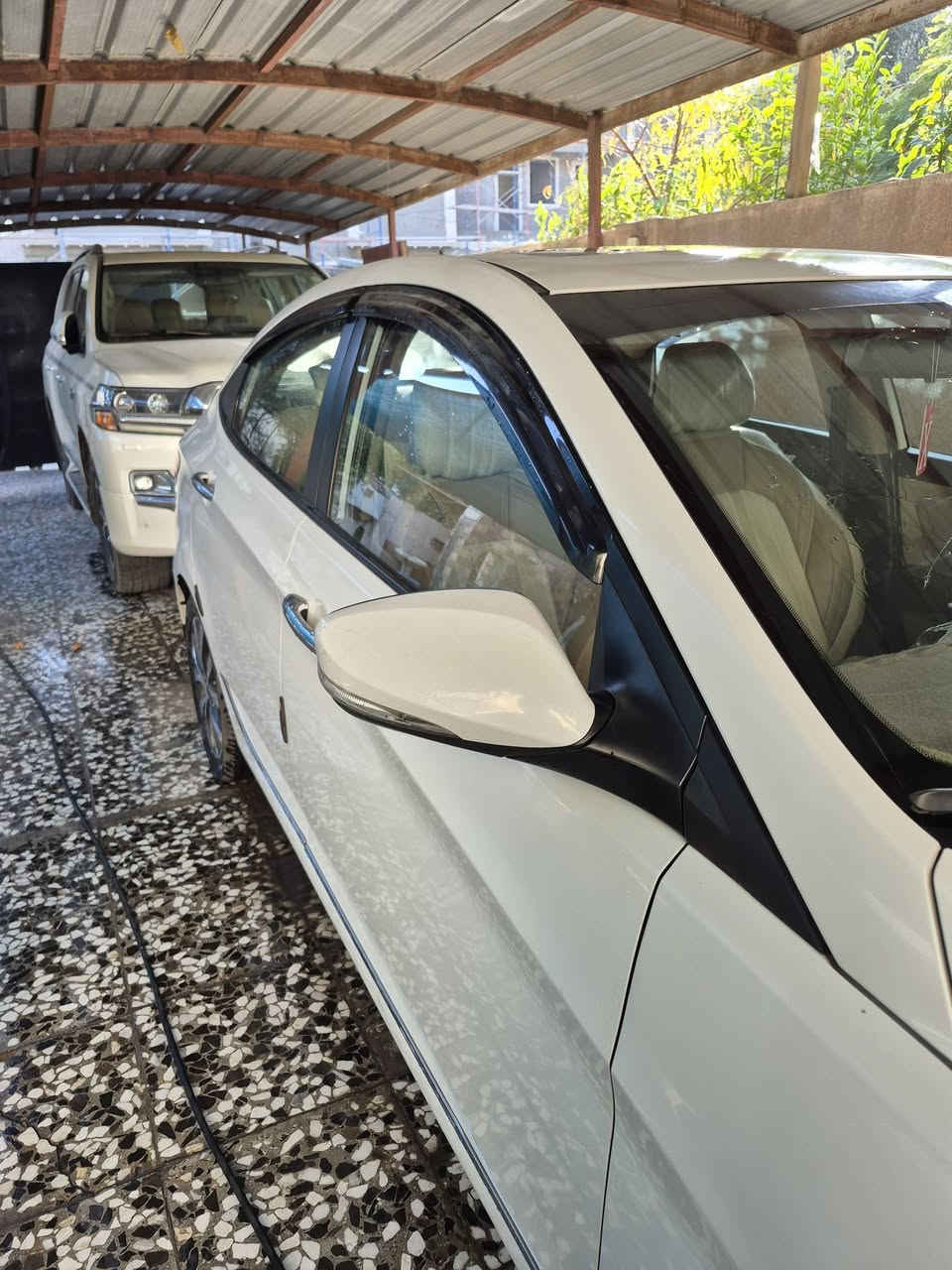 اكسنت موديل 2016 لون ابيض خليجي ماواصفات لاكسنت BLue المعروفه سلايد فتحه مكفوله بدون اي ضرر فقط شبرين بارد بالباب بدون اي صبغ محرك 1.6 شاشه دجتل كامره خلفيه رقم بغداد الماني ماشي 46الف   تخم تاير جديد صدر جديد جميع كهربائيات شغاله ولا يوجد فيها اي نقص السعر  13500$ 
للاستفسار على الرقم
***********
