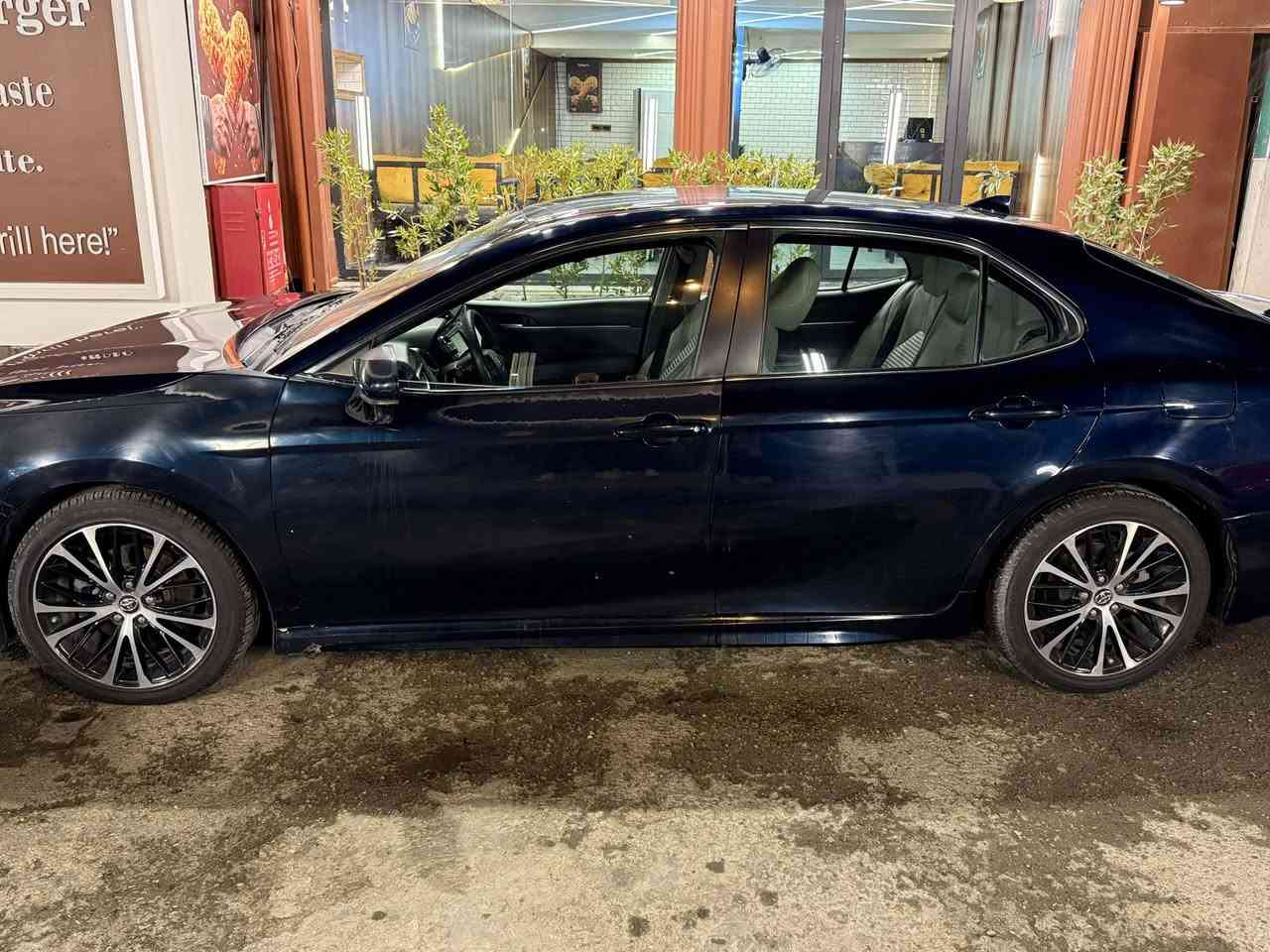 تويوتا كامري موديل ٢٠١٩ وارد امريكي موصافاتها se معروفة ماشية ٦٥ ميل داخل لونين سيارة نظيفة كلش وتخم تاير جديد مكينه وكير وحدادية شرط مكفولات السيارة كلش نظيفة وممتعوبة ابد لونها ازرق متغير بلادي حادث جاملغ وباب جهة السائق مصبوغات ايرباك بردة فقط وراجع سيستم وبالعراق صار بيها حادث بابين جهة الصدر مبدلات بلاديات مال تفصيخ وصور الحادث موجودة بالعراق مو قوي سعرها ١٦٥ وبيها مجال شوية مكانها الكاظمية  هاتف  ***********
