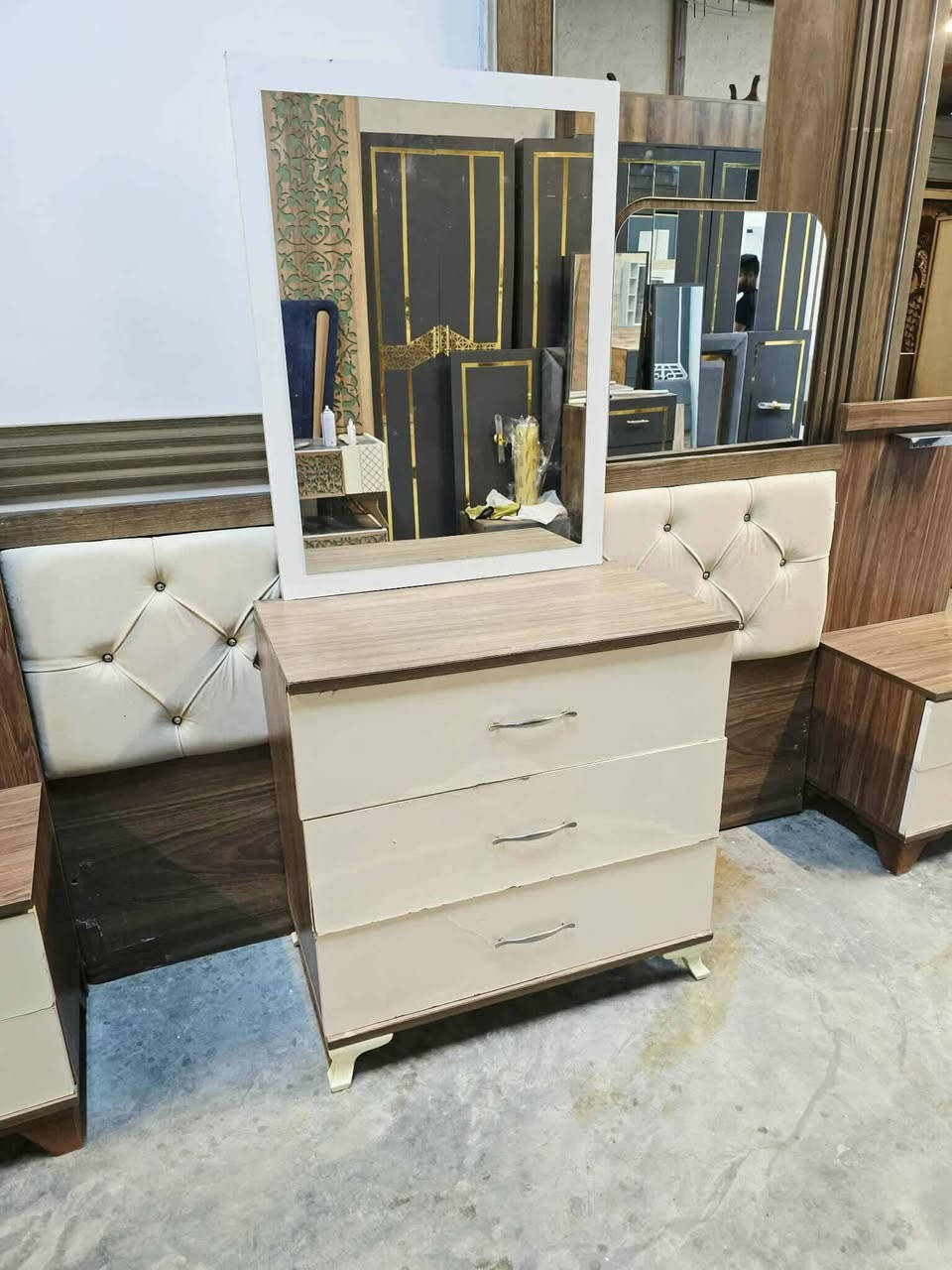 غرفة نوم مستعملة🇹🇷
 نضافة 80  ٪💯
عدد القطع / 5
نضام / سلايت 💢 
سعرها / 350 قفل 💸
شد ونقل داخل بغداد مجاني🚛
يوجود توصيل محافضات 🚛


**إذا كنت صاحب هذا الإعلان وتريد حذفه لأي سبب، رجاءا أرسل رسالة إلى الدعم الفني**