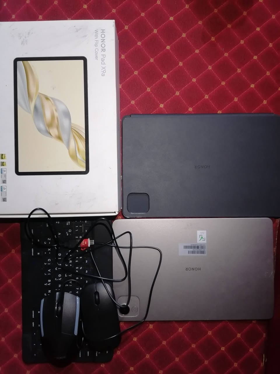 السلام عليكم 
ايباد هونر باد x9a 
ذاكره 128
عشوائيه8+8
ملحقات كارتون+شاحنة +كيبورد+ماوس عدد ثنين واحد بلاتوث واحد لاسلكي
الايباد استخدام قليل كلش
للبيع فقط 
رايده250 وبي مجال 
مكاني محاويل
***********
