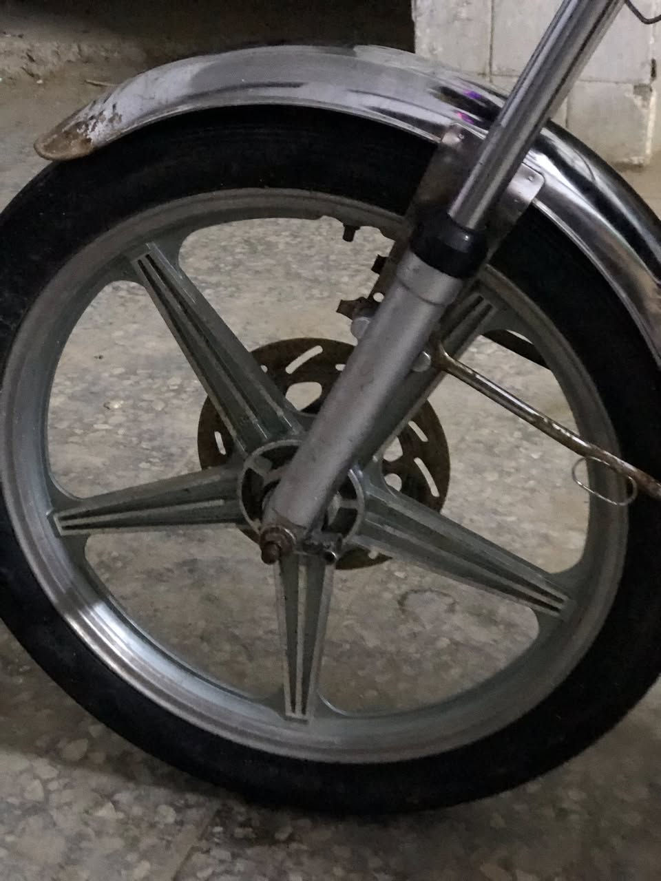 👋 سلام عليكم اخي هاي الدراجه 🏍️🇮🇷سيفان موديل (2020)    سعر 260وبيها مجال لطيبين
كهربايات 🔰كلها شغاله مكينه  شلعه 🛂ومعدل خير من الله ✅ناعمه بس☝️ بيها تبخير ميثر  😊يرادلها ولفات 5 الف💶 ويرادلها باتري بس 
هورن🔊 ضفيره بك لايت🔦 اشاير جديد 🤝لايت المامي جديد دشبول صفر 🎰كيلو بعده ماماشي جديد زنجيل🎗️ جديد قبل كم يوم شديته
مكانك بغداد الراشديه مال الحسينيه رقم ***********
