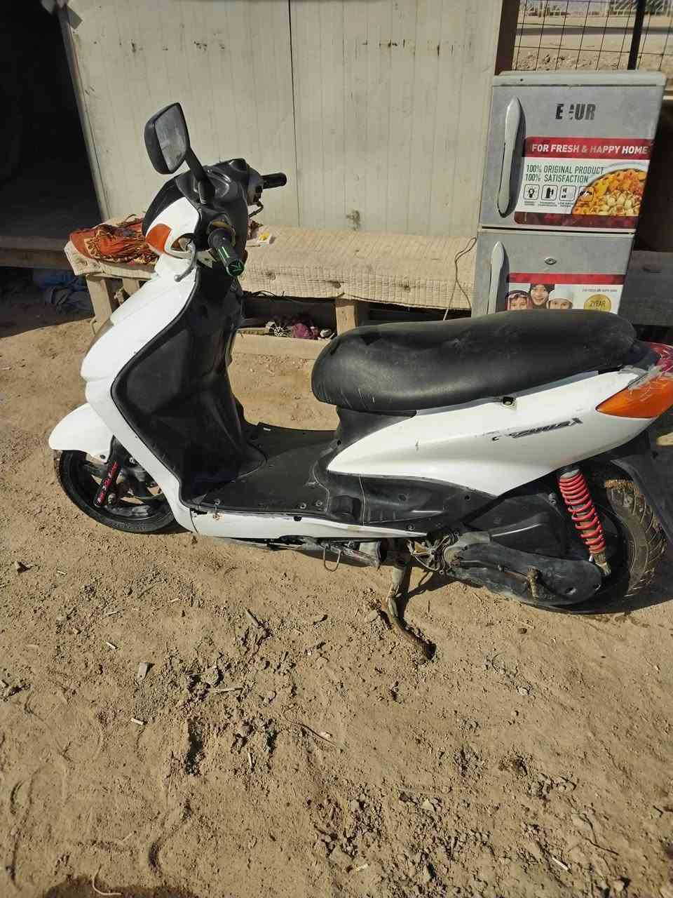 دراجة سكنس ياباني محرك مفتوح مرة وحدة مجفتهة قبل شهر  كفر نضيف مثل لي بصورة بس هسة طافية ماعرف شنو سبب  كهربائيات شغلة كلهة سهرهة نهاي كلش  ١٥٠ لاف   رقم لهاتف ***********
