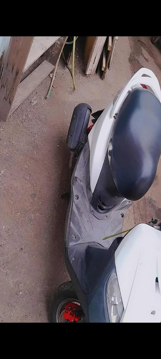 السلام عليكم دراجة ماكس ثعلب 140 للبيع  دراجة كاملة مكملة شلعة معدل  لون ابيض صارلي 9 اشهر منزلهة رمبة بس بيهة صوت بلمحرك. نكرة سلف باي وقت مكاني بغداد الطوبجي للاتصال *********** السعر 450 وبيهة مجال حك الجية  الي معجبة المنشور خل يعبرة لان كلشي اكو بلسوك 👌🏻
