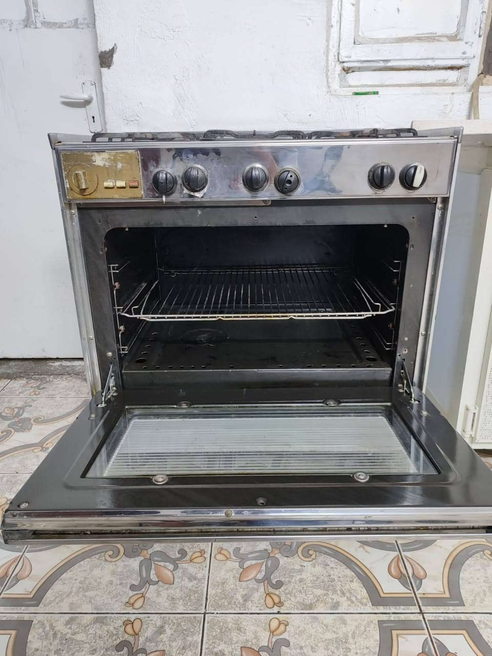 طباخ 5 عيون با 75 الف
***********

