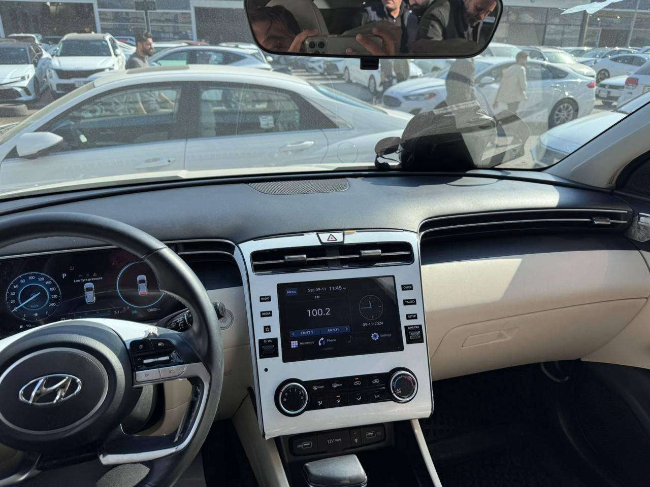 عليكم توسان 23 بيها صبغ جاملغ إمامي ربعه فقط ورصعه بلجنطه باقيه عل وضعيتها فول عدا افتحه رقم اربيل بسمي مكاني بغداد
سعرها 207 وبيها مجال قليل 
***********
