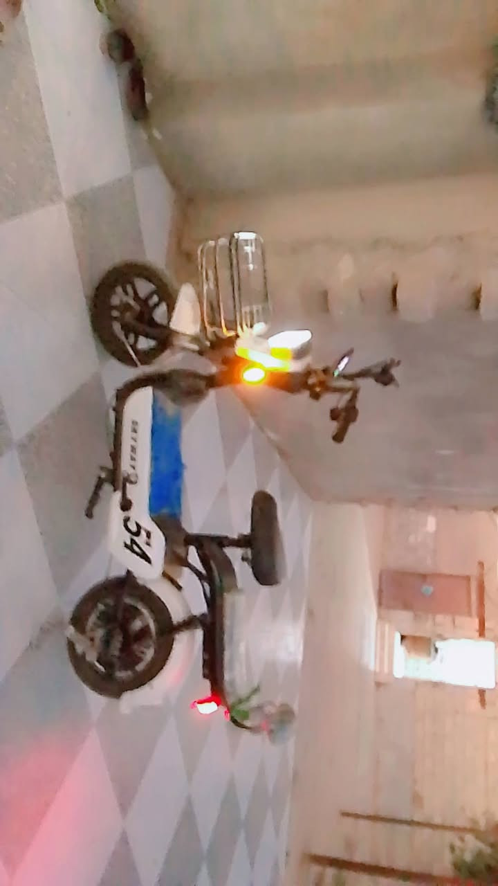 دراجه شحن ماشيه 20 يوم السعر 450وبيها المكان ناصريه خلف جامعت ذيقار الرقم ***********4مجاب
