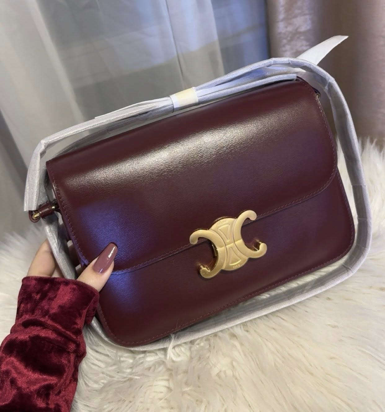 اناقه وفخامه القطعه عالم ثاني 🫰🏻
حقيبه ماركه CELlNE صنع في Paris


**إذا كنت صاحب هذا الإعلان وتريد حذفه لأي سبب، رجاءا أرسل رسالة إلى الدعم الفني**