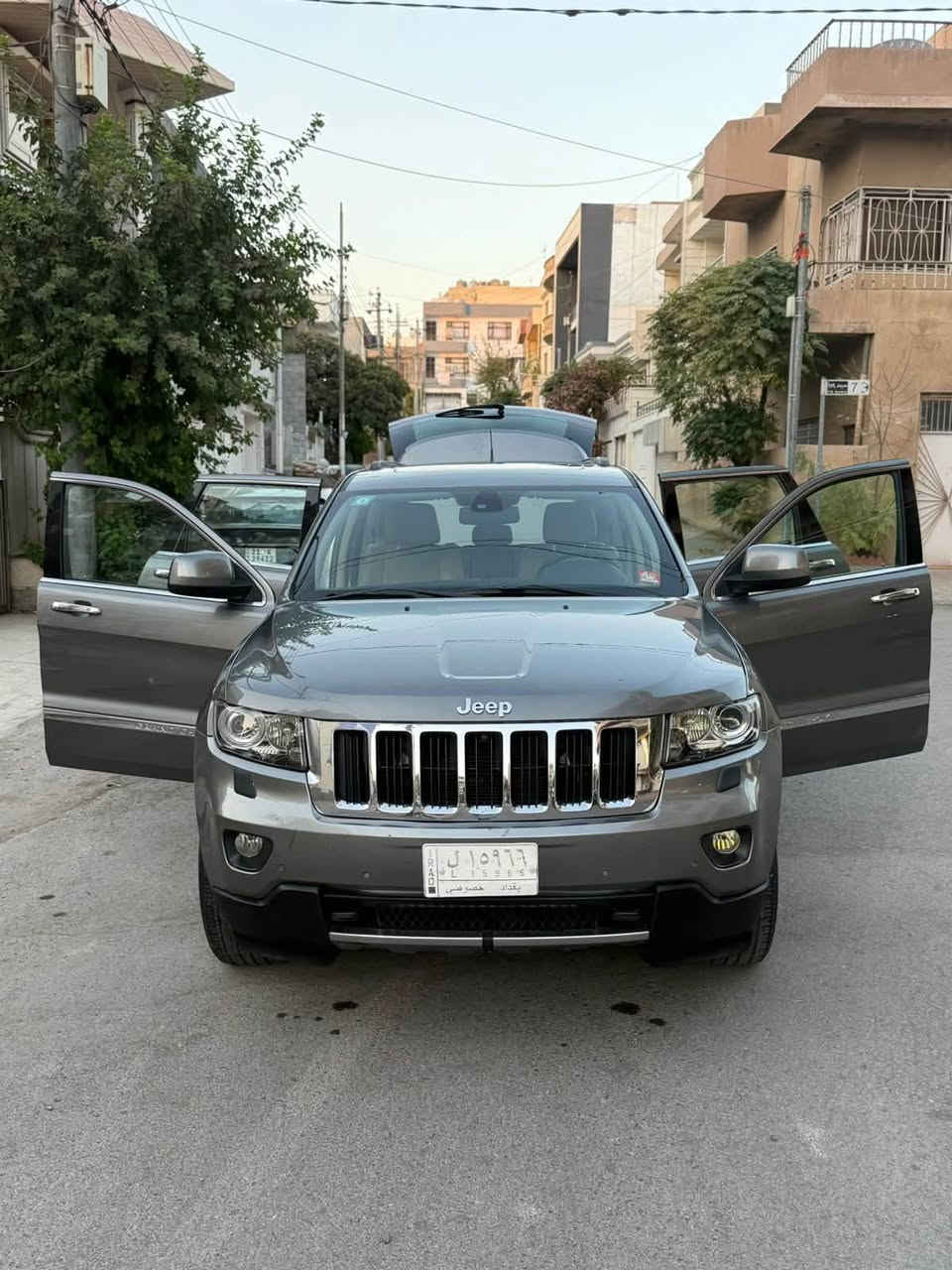 السلام وعليكم 
للبيع جيب 2013 خليجي بدون حادث 
فول مواصفات …..
ماشيه 167 k جاهزه مابيها اي نقص 
1- بنوراما 
2- حساسات امامي خلفي 
3- فور ويل 
4- جكات 
5- دمام مضخم صوت بلادي 
6- كشنات كهرباء 
7- تدفئه تبريد امامي خلفي 
وبعد بيها هواي مواصفات 
بيها بارد بالباب وبجاملغ لخلفي 
ورشتين صبغ على كد شبرين فقط بدون حادث وبدون ضربه موجوده صور قبل وبعد 
🛑رقم بغداد الجديد هزه بعدها مساقطه 
بأسمي تحويل ثاني يوم 
🛑 العنوان زيونه مجاور مول زيونه 
هـ ***********
السعر خاص او اتصل على رقم واتساب
