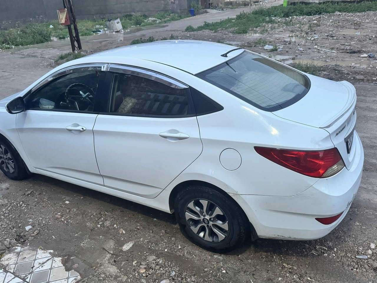 السلام عليكم 
اكسنت 2105 كفاله عامه بدون صبغ بدون تبديل بيها شخص بسيط فقط اصبع مكحل 
محرك 4 سلندر 1600
كير و محرك جدا نضيف
تدفئة تبريد

رقم ديالى انكليزي 
***********
