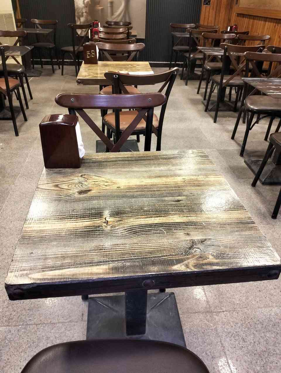 السلام عليكم
طاولات مستعمله للبيع العدد 20 طاوله للاستفسار بغداد شارع فلسطين 
للاستفسار 

***********
