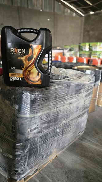 💪 دهن رسن SAE 70 💪
افضل نوعية مجرّبة ومضمونة ✅
مخصص للمعدات الثقيلة والمولدات 🔧
يخدمك لحد ١٧٠ ساعة تشغيل ⏱️
وللسيارات الكبيرة يوصل لحد ٥٠٠٠ كيلومتر 🚛

يحتوي على مواد مانعة للانجماد 🧊
ومواد تنظيف داخل المحرك تحافظ على قوته وعمره 💥

🔥 جربه وشوف الفرق بنفسك … دهن رسن "قوّة تدوم أكثر" 💪
📦 للاستفسار والطلب راسل الصفحة او تواصل معنا عبر الواتساب ! 
***********
***********
