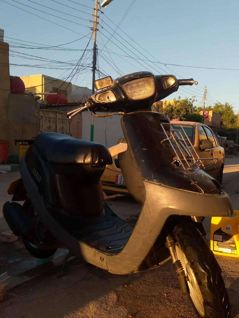 السلام عليكم اخوان دراجة بطة موديل الفين لون اسود للبيع الدراجة مجفتة قبل فترة وعلى ايدي كاملة مكملة سلف هورن لايت ابيض ولايت فدرالية ٦طكات  وشلعة ومعدل حلوة الدراجة نقصها اشاير وسوباية  خلفية والكفر الامامي مكسور فقط السعر ٣٠٠ وبيهة مجال مكاني كربلاء حي العسكري العابد قرب مدرسة السبأ رقمي ***********
