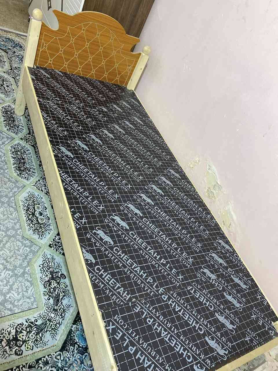 السلام عليكم جربايه ام نفر جديده خشب سعرها 80 العنوان كوت كفاءات الاستفسار الاتصال ع الرقم ***********
