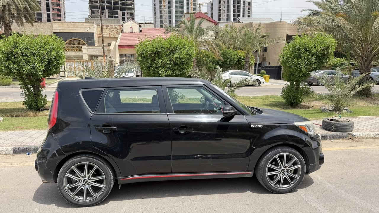 السلام عليكم

كيا صول للبيع موديل 2018 وارد امريكي فئة بلاس السبورت مواصفات فووول عدا الفتحه حادثه جانبي بالباب خلف السايق ومبدلة وبجم السيارة كبس ويوجد جراد بالقمارة   والسيارة مميزة جدا بالمواصفات 😍😍😌
                           
  -مكينة السيارة : 1600 تيربو GDI✈️✈️

-كير السيارة DCT دبل كلتش رياضي 7 نمر ⚙️

-ممشى السيارة /  68,000 ميل 

-بصمة تشغيل وأبواب وجنطة

-كراسي كهرباء السايق والراكب عدد (2) 

-اضائه ترحيب مع سماعات من شركة Harman Kardon

-شاشه حجم كبير+كامره اصليه مع نظام ترحيب

-مري شفط + اشاير بالمري
-ستيرن حرف D + جلد وخياط

-كشنات جلد + تطريز بخيط احمر

-سستم سماعات + انارة بالسماعات متغيره مع الصوت 

-ويل كب كروم رياضي حجم 18 🛞🛞

-كروز للسرعة 

-تبريد منفصل ابيانو 

-تدفئة بالستيرن 

-تدفئة في الكراسي الامامية + تدفئة في الكراسي الخلفية 

-تغيير مودات القيادة 

مكان السيارة / بغداد 
 سعر السيارة / $118
للاستفسار والتواصل عبر الرقم / ***********
