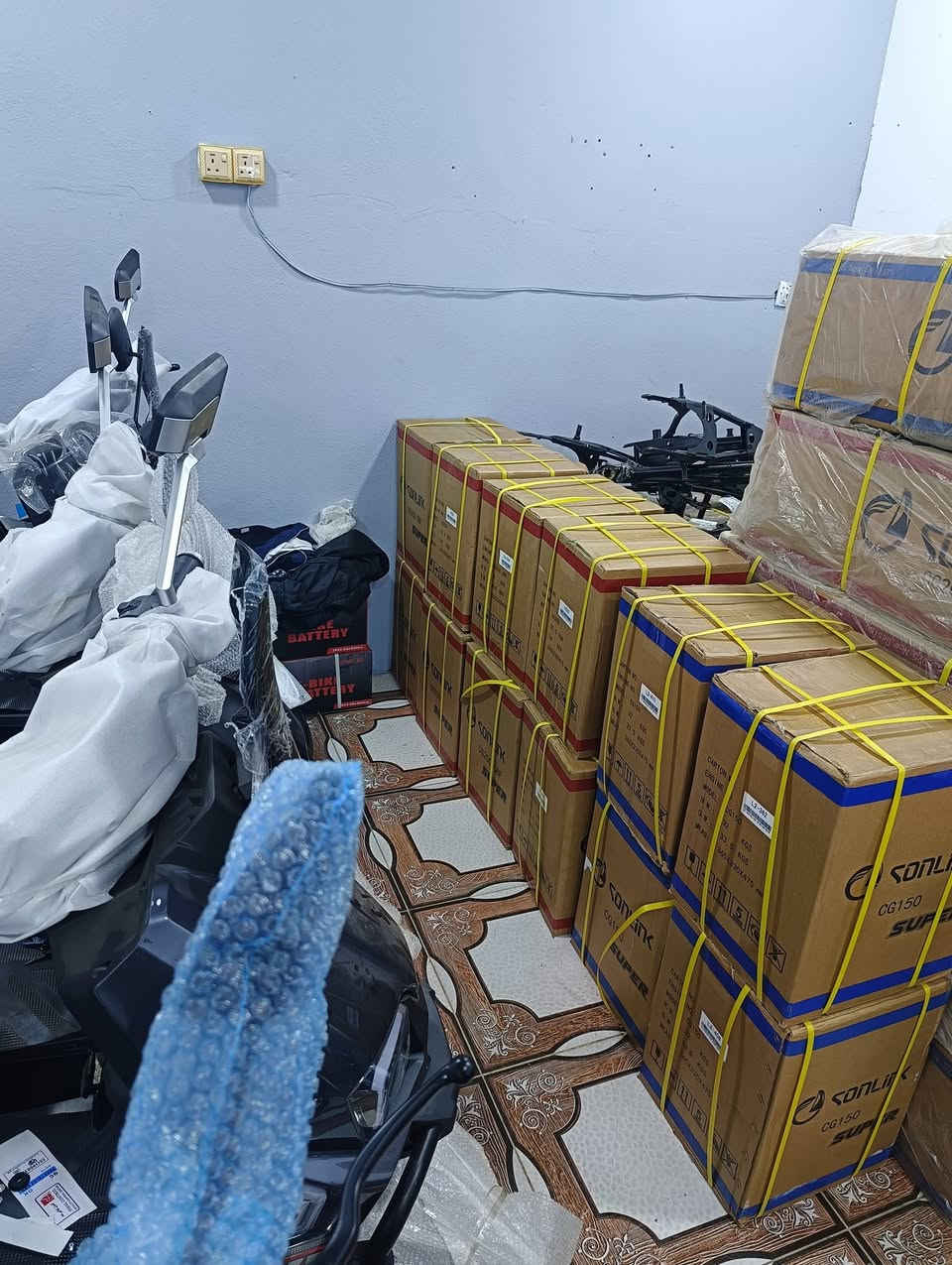 على بركة الله تم وصول دراجات سيفان سولنك الاصلي الضمان سبع اختام . 
1_ سيفان سولنك الاصلي الضمان محرك 200 cpf ضاغطة وزنجيل. 
2 _ سيفان سولنك الاصلي الضمان محرك 200cc جواكيج .
3 _ سيفان سولنك الاصلي الضمان محرك 150 cc جواكيج .
4 _ تايكر  4 كير سونك الاصلي الضمان  محرك 125cc .

بيع نقد + اقساط لحاملي بطاقة ماستر كارد 
 
( جميع الالوان متوفرة ) 

معرض محمد الشمري العنوان : الرمادي التأميم شارع النخيل قرب جسر الحوز مجاور شارع 30 او مخبز الشام  

***********
