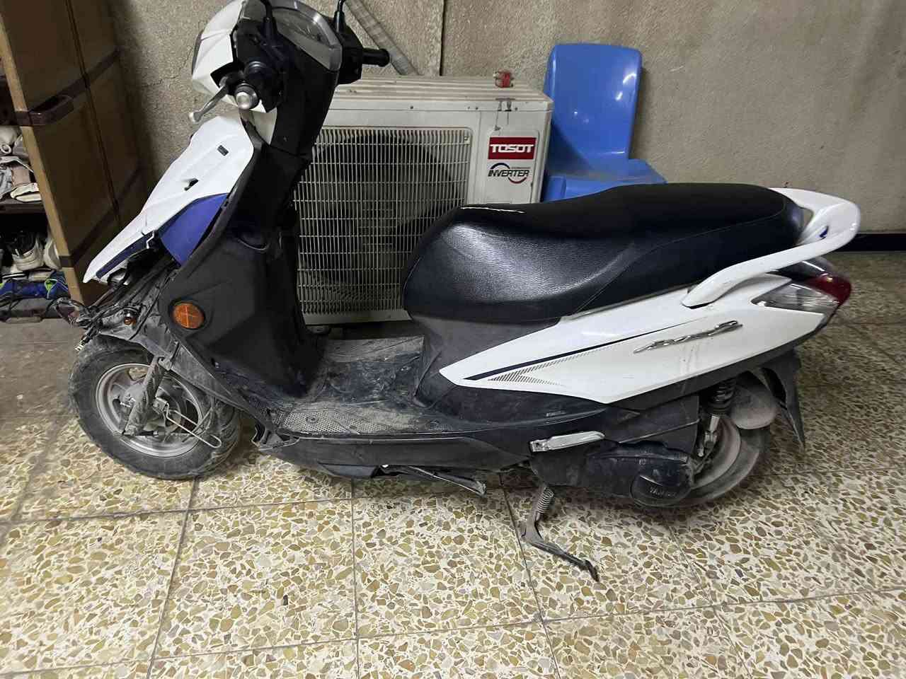 للبيع دراجه اكزز
يحتاجلها كفرات والشاصي مالتها اعوج

السعر:800 وبي مجال
مكاني بغداد العامريه    مستعجل على بيعته
***********
